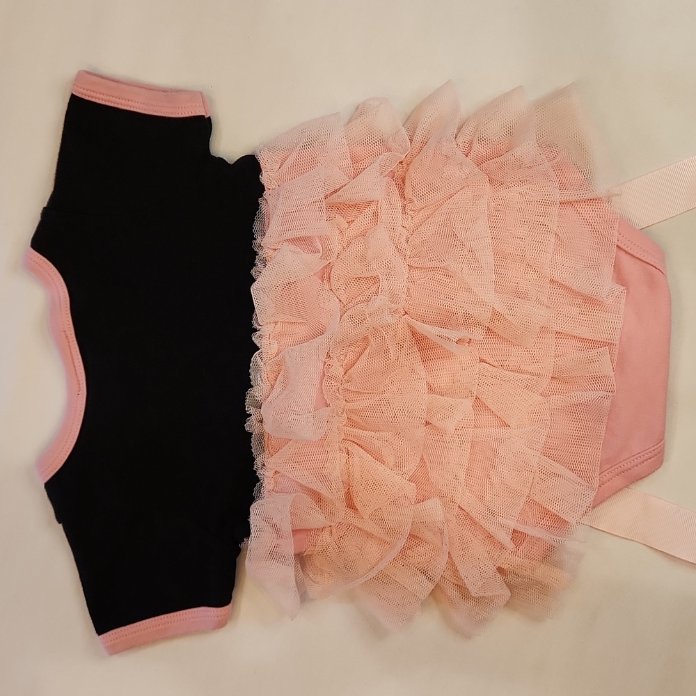 💗🖤0-6 month Ruffles onsie🖤🩷 - Picture 4 of 7